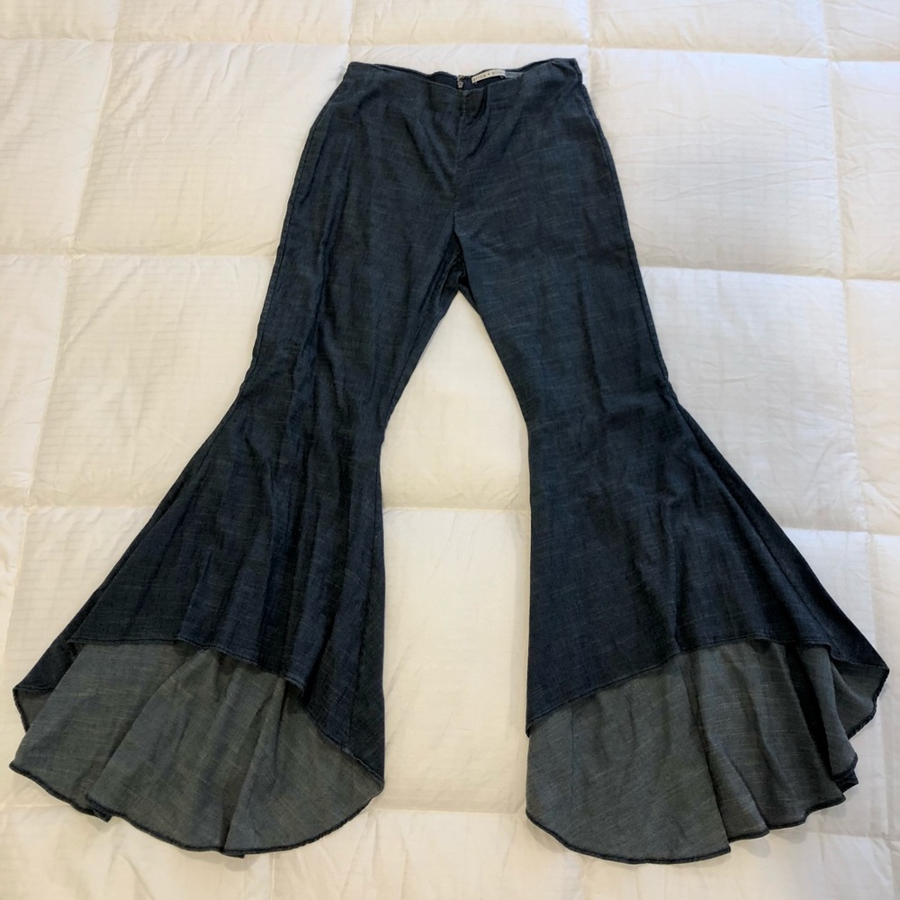 ALICE + OLIVIA Blue High Waisted Cotton Blend Pants w/ Wide Bell at Bottom